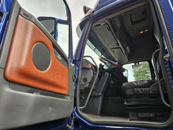 Volvo FH 16.660 8x2*6 / HIAB 80 t/m CRANE / KRAN